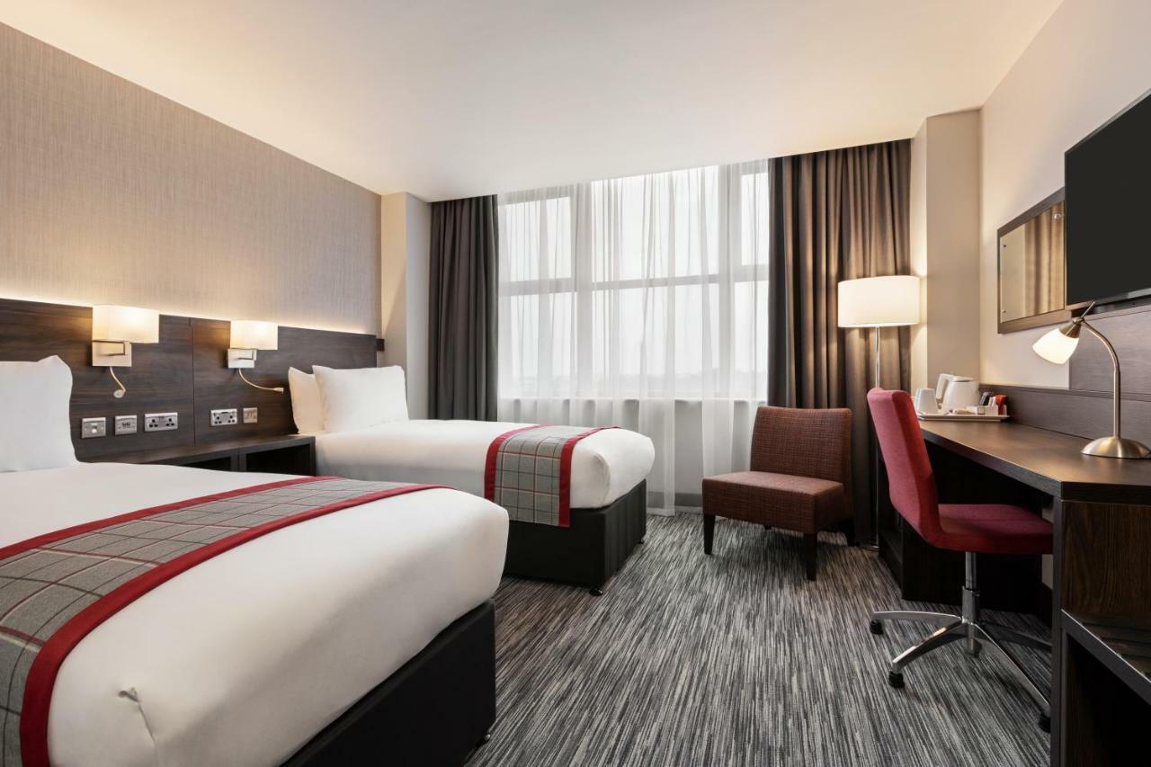 Отель Ramada Ист-Килбрайд Экстерьер фото