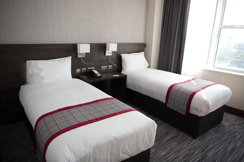 Отель Ramada Ист-Килбрайд Экстерьер фото